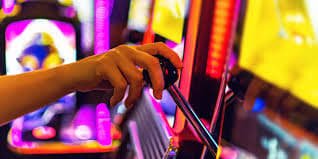 erek2 44 mobile browser interface with Liga 1 betting markets and live casino options